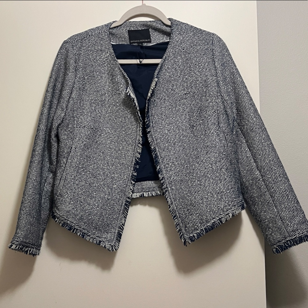 Chic Tweed Blazer and Skirt Suit with Fringe Trim